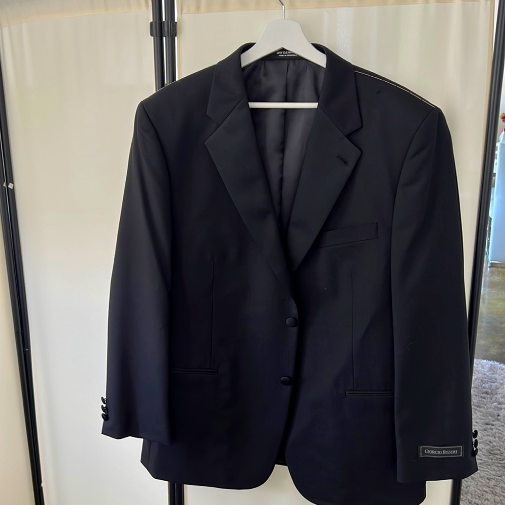 NEVER WORN tuxedo 43S 37W- Giorgio Bissoni